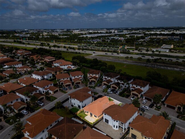 Building Photo - 9852 NW 10 Terrace