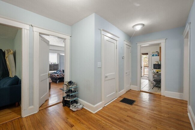 Building Photo - 18 Claymoss Rd