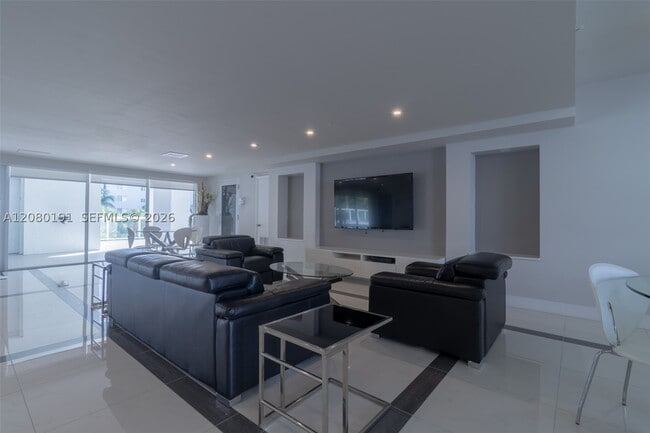 Building Photo - 17050 Bay 405 Bay