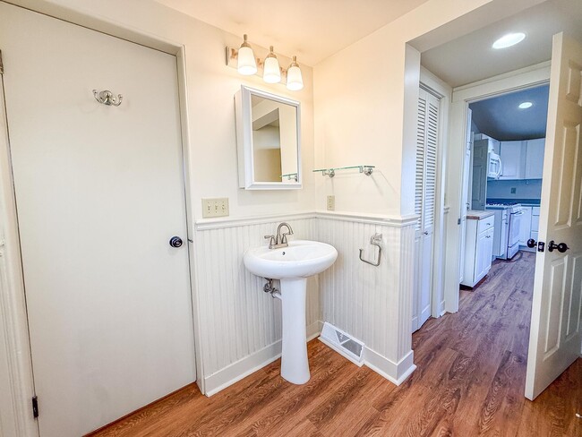 Building Photo - 3 bedroom, 2 bathroom Quiet Retreat With Scenic Views-Mansfield, Illinois