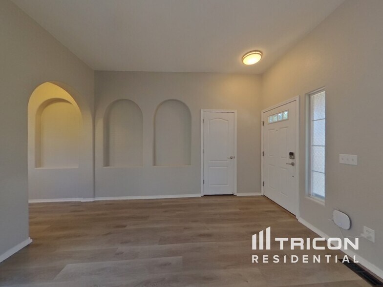 Building Photo - 6659 Silverwind Cir