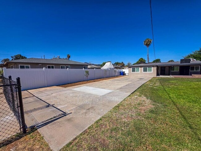 Building Photo - 640 Claydelle Ave