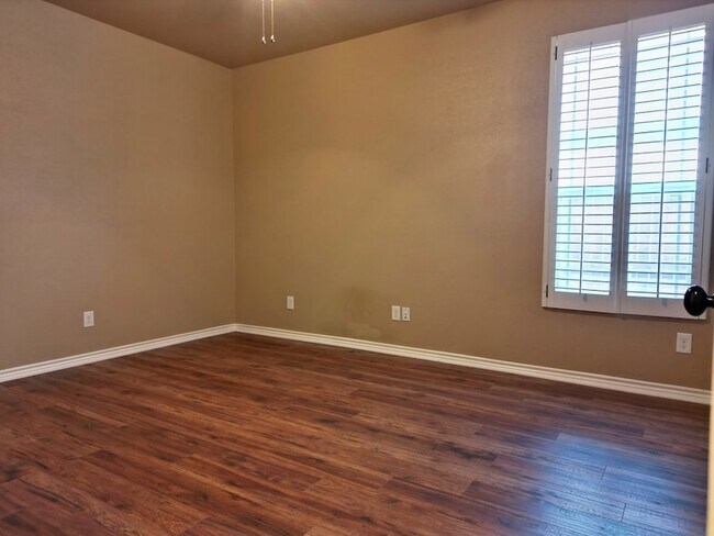 Building Photo - 7305 Bellini St