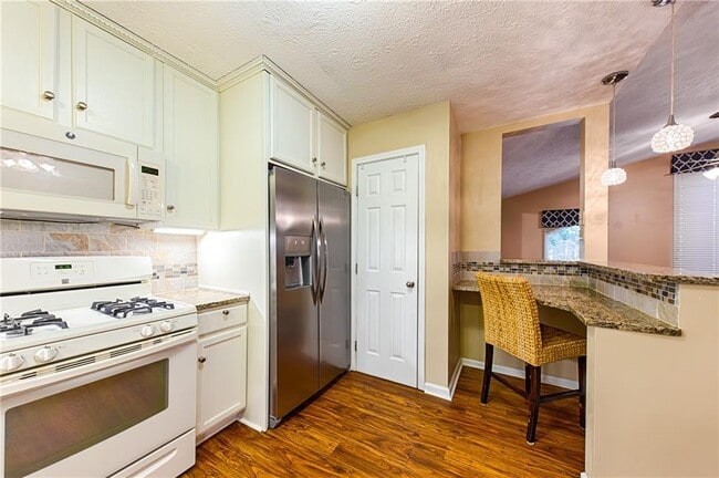 Building Photo - 4161 W Pointe Dr NW