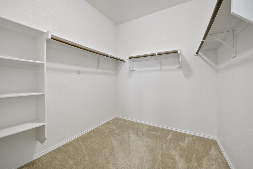 Building Photo - 3104 Montserrat Creek Dr