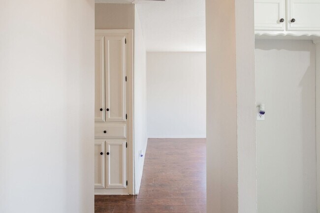 Building Photo - Beautiful home for lease near Hefner & Penn