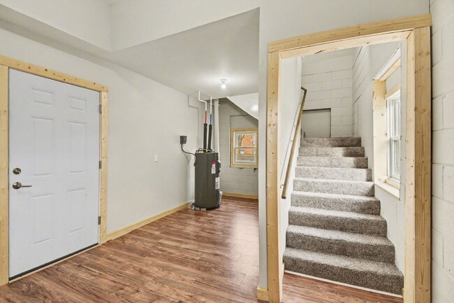 Building Photo - 2 Bedroom Rental Loft With Garage - $1150/Month