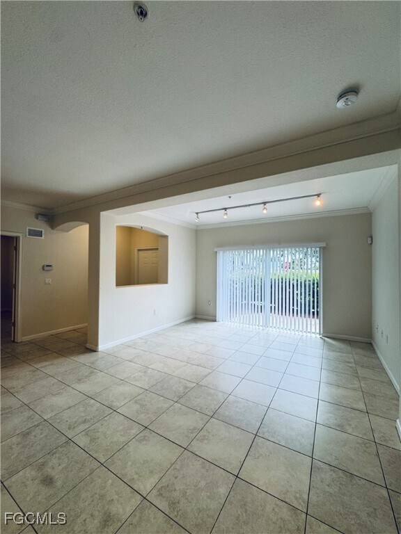 Building Photo - 13100 Bella Casa Cir