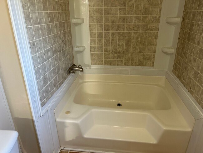 Building Photo - 2 Bedroom / 2 Bath Mobile Home  Kingsport TN