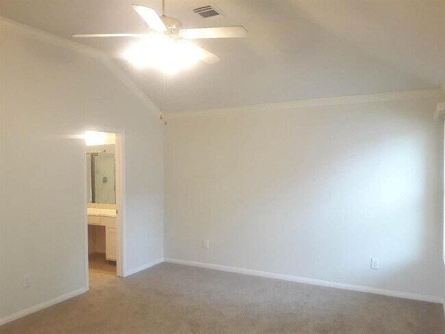 Building Photo - 4939 Linden Pl