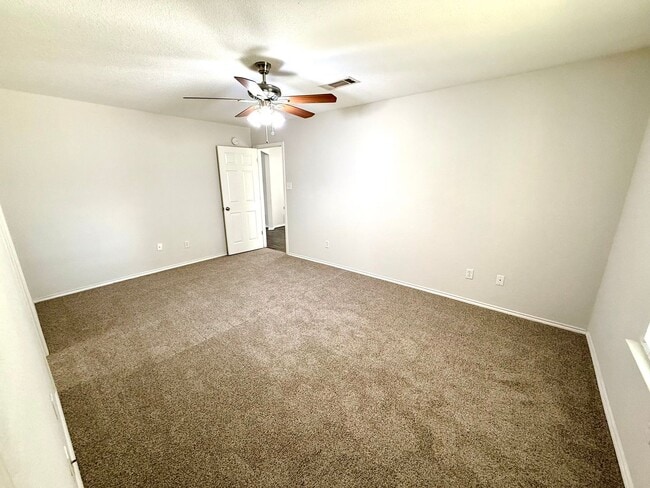 Building Photo - Available Now! Charming Single-Story Home in Waco with Modern Finishes & Spacious Yard
