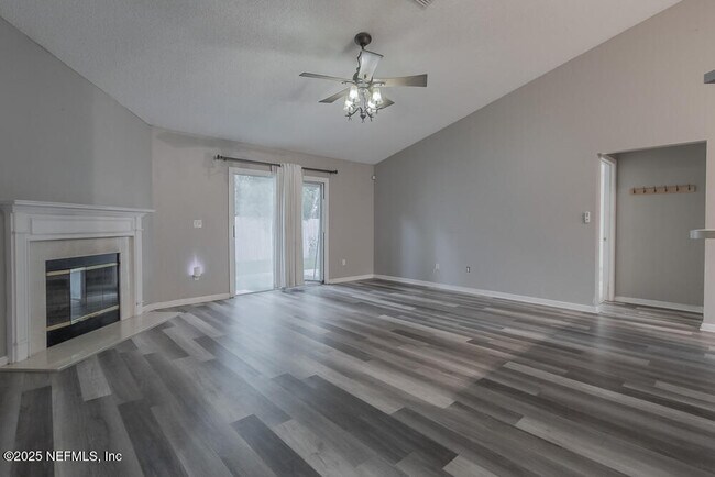 Building Photo - 14004 Crestwick Dr W