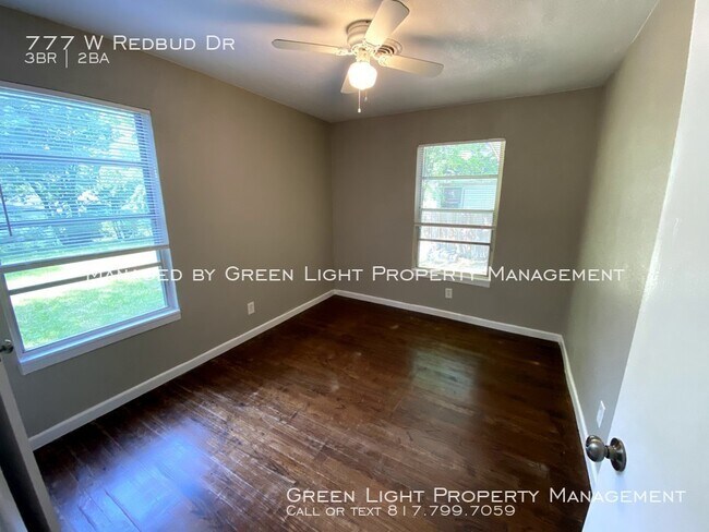 Building Photo - 777 W Redbud Dr