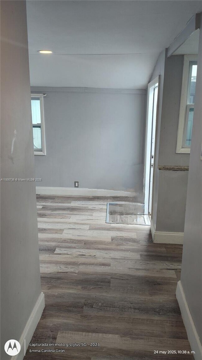 Building Photo - 115 Walker Ave