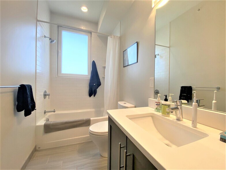 Building Photo - 168 Hampshire St