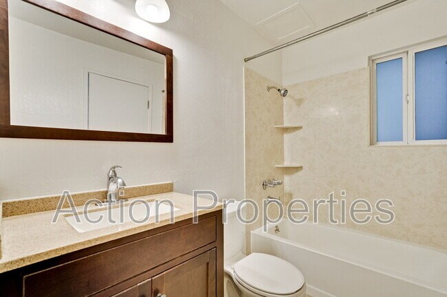 Building Photo - 181 Del Medio Ave