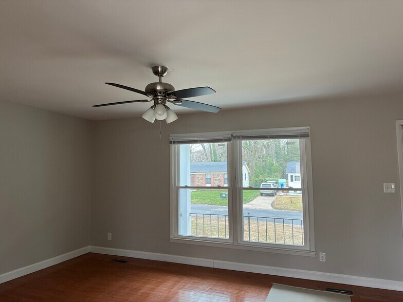 Building Photo - 3729 Woodleaf Rd