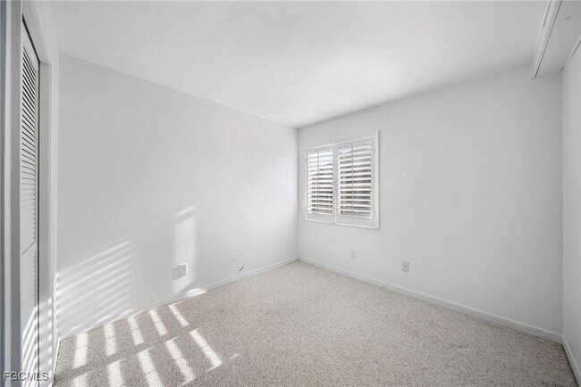 Building Photo - 3052 Kings Lake Blvd