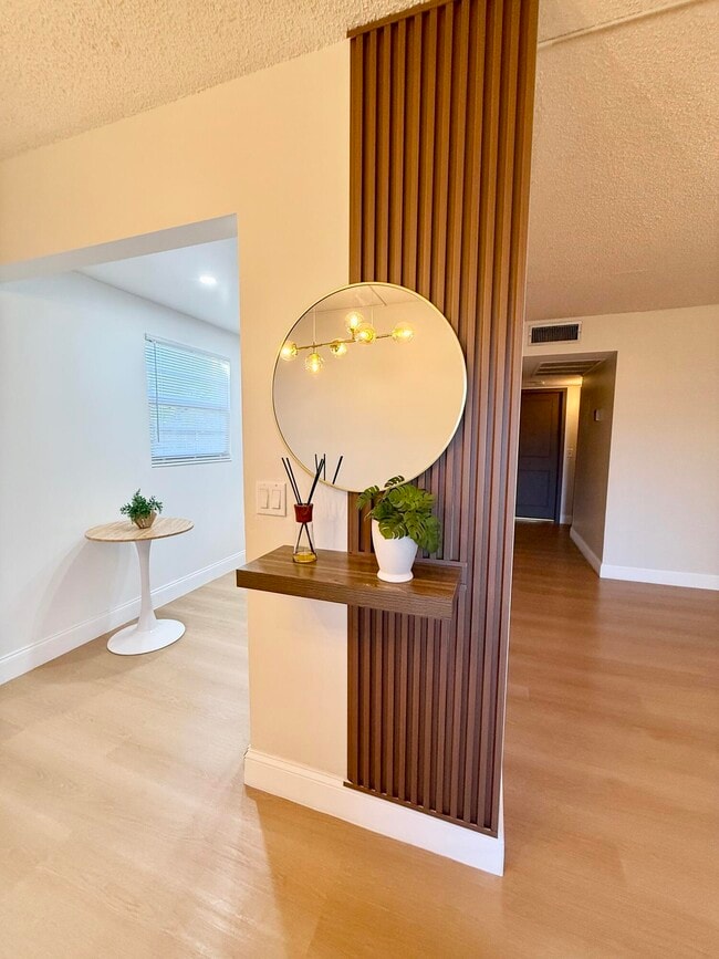 Building Photo - 402 Brighton J