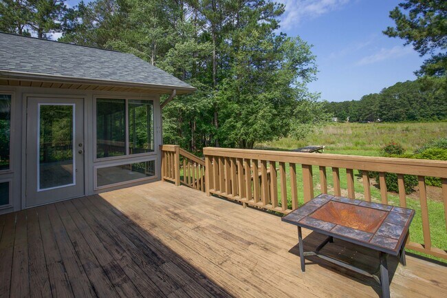 Building Photo - Beautiful 3 bedroom home in Woodlake