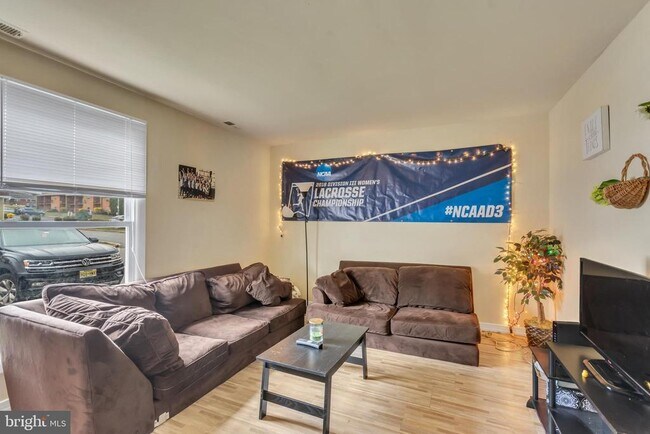 Building Photo - 17 Beau Rivage Dr