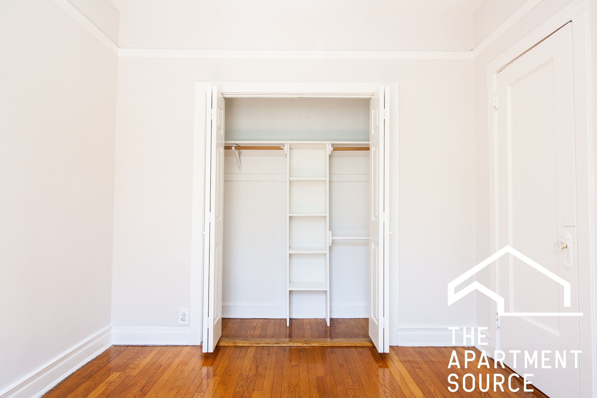 Building Photo - 652 W Buckingham Pl