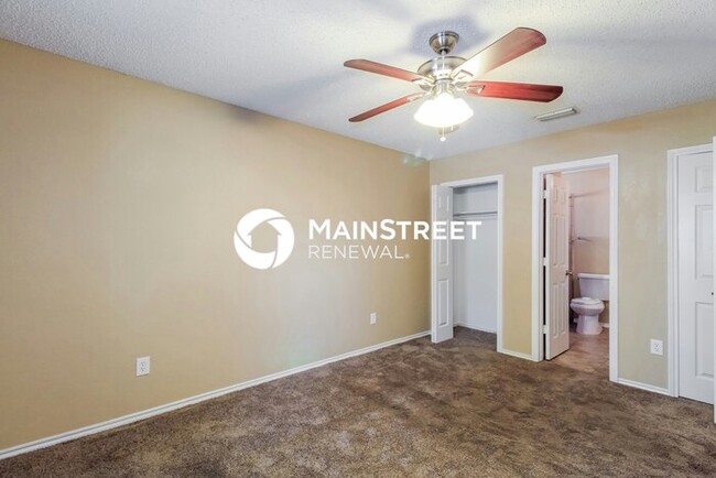 Building Photo - 934 Sanders Dr