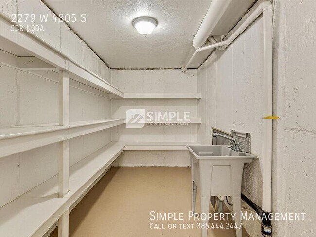 Building Photo - Newly remodeled home in Taylorsville!