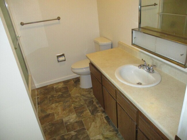 Building Photo - 120-1