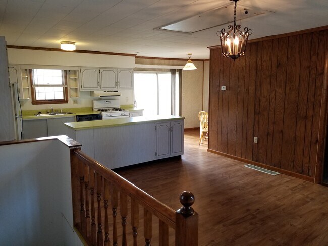 Building Photo - 48 W 4th St