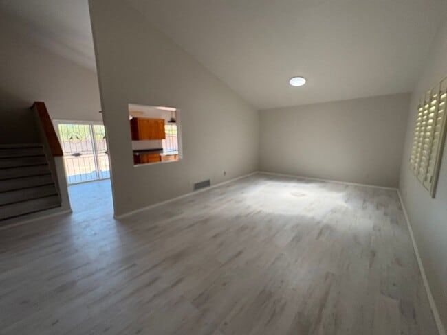 Building Photo - East side beauty with owned solar system