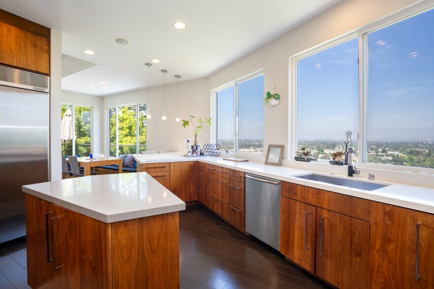 Building Photo - 3865 Buena Park Dr