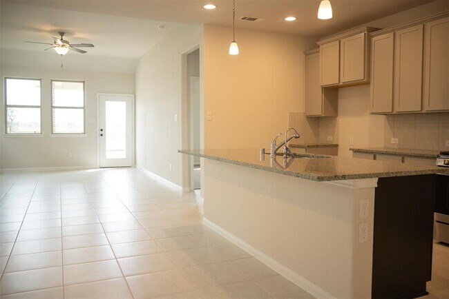 Building Photo - 756 Lake Lacosta Dr