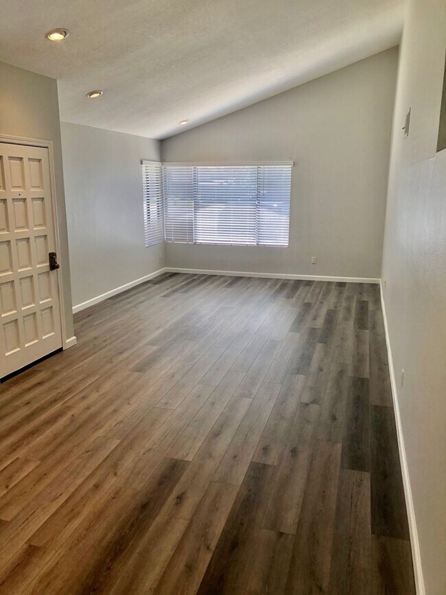 Building Photo - Charming 4-Bedroom, 3-Bath