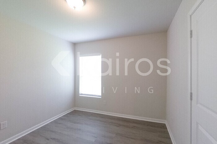 Building Photo - 204 Wild Oak