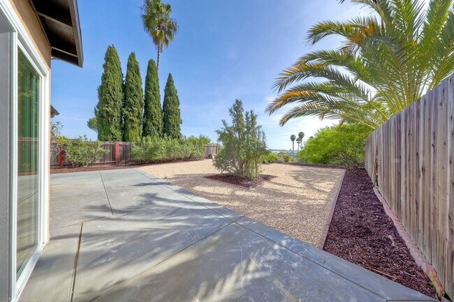 Building Photo - Charming 55+ Fully Remodeled 2 Br. 1 Ba. Duplex - Sunny Hills