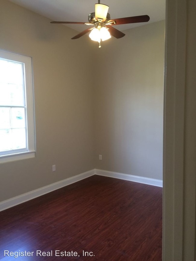 Building Photo - 2323 Pauger St