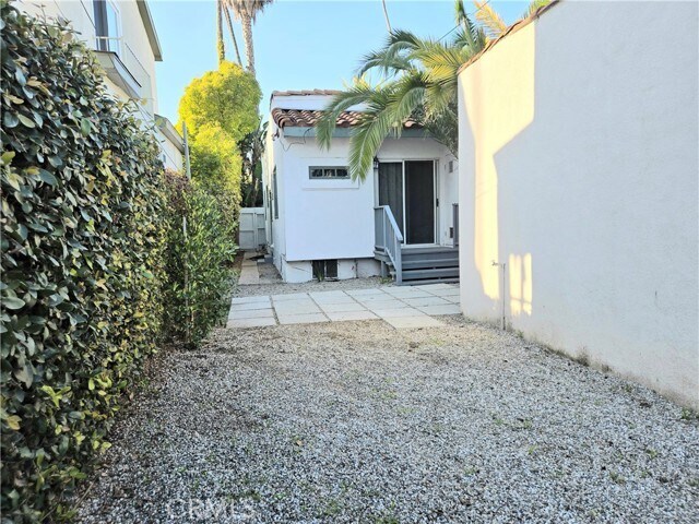 Building Photo - 908 Victoria Ave