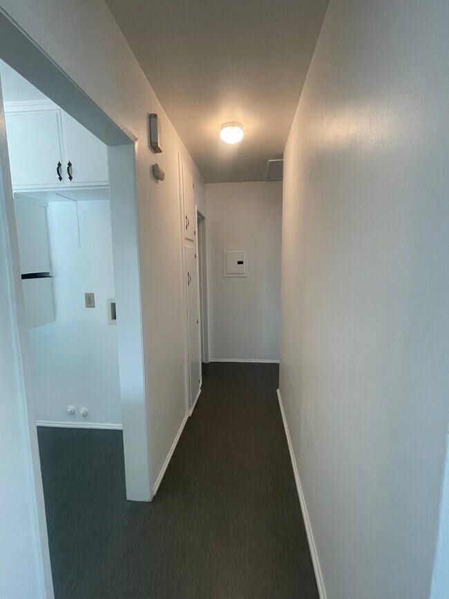 Hall - 1924 Workman St