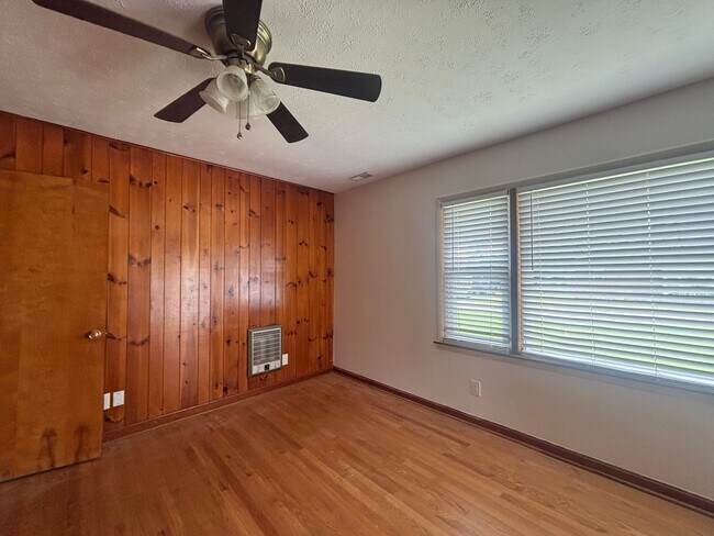 Building Photo - 172 Sunrise Dr