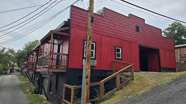 Building Photo - 132 Benton Ave