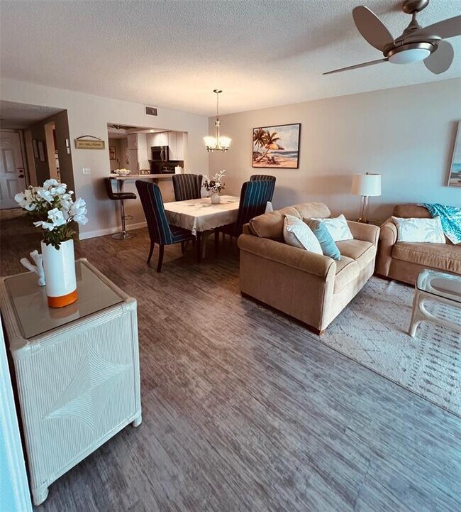 Building Photo - 9300 Clubside Cir
