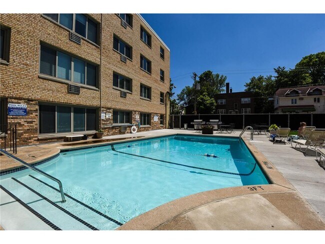 Primary Photo - 2727 W 43rd St