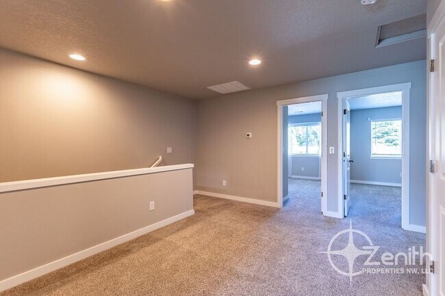 Building Photo - 7415 NE 136th Ave