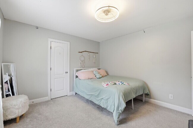 Building Photo - Welcome Home to 8626 Sagekirk Ct