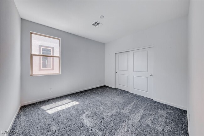 Building Photo - 1038 Delbrook Ave