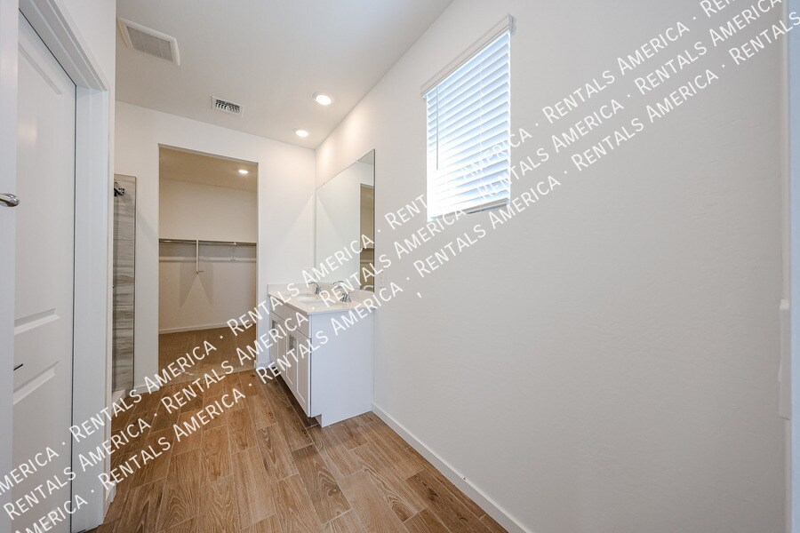 Building Photo - 15915 W Gray Fox Trl