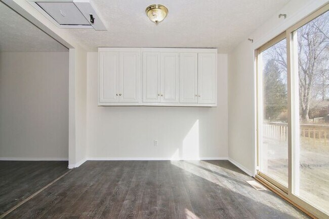 Building Photo - Nicely Updated Home
