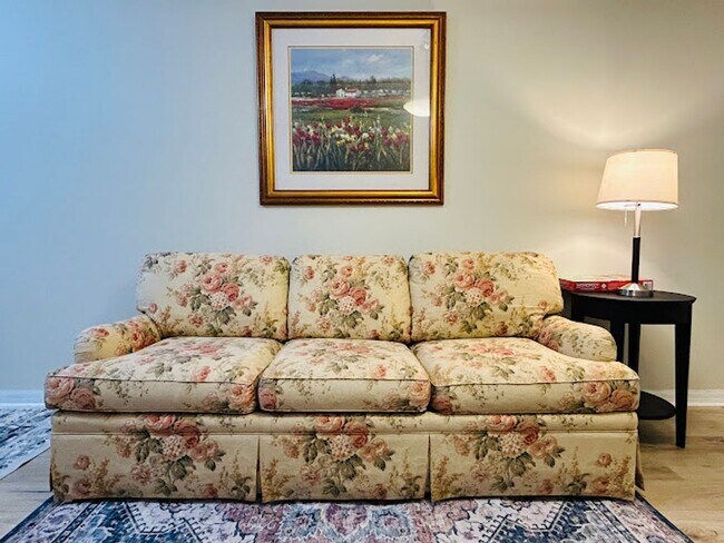 Building Photo - Living the Life!