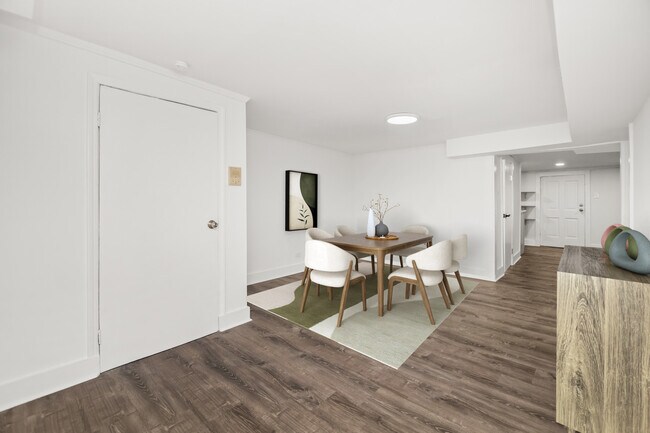 Building Photo - 1919 W Chicago Ave